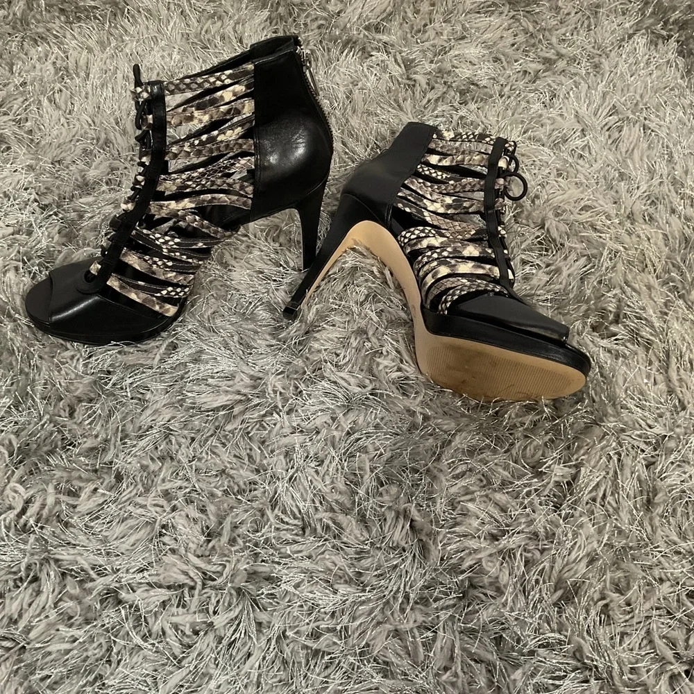 EUC Michael Kors Clarissa Platform Peep-Toe Zip Heel